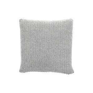 Černobílý vzorovaný polštář Must-Have