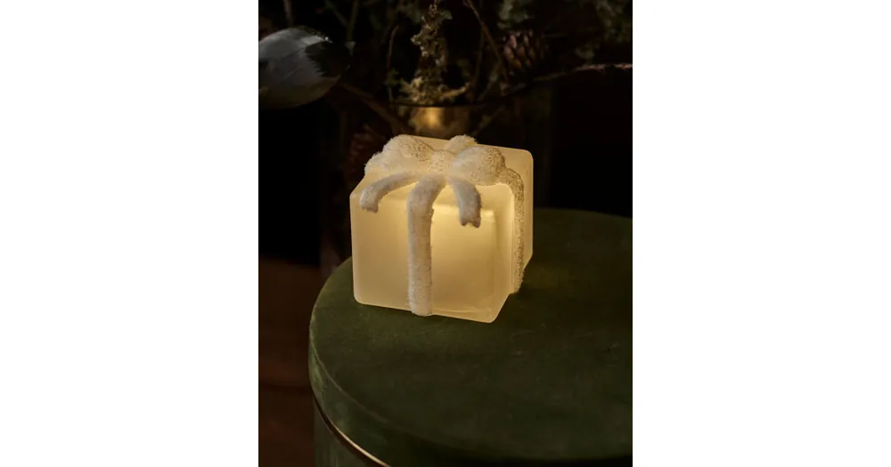 Skleněný svítící dáreček Santa Gift 8 cm Novinka
